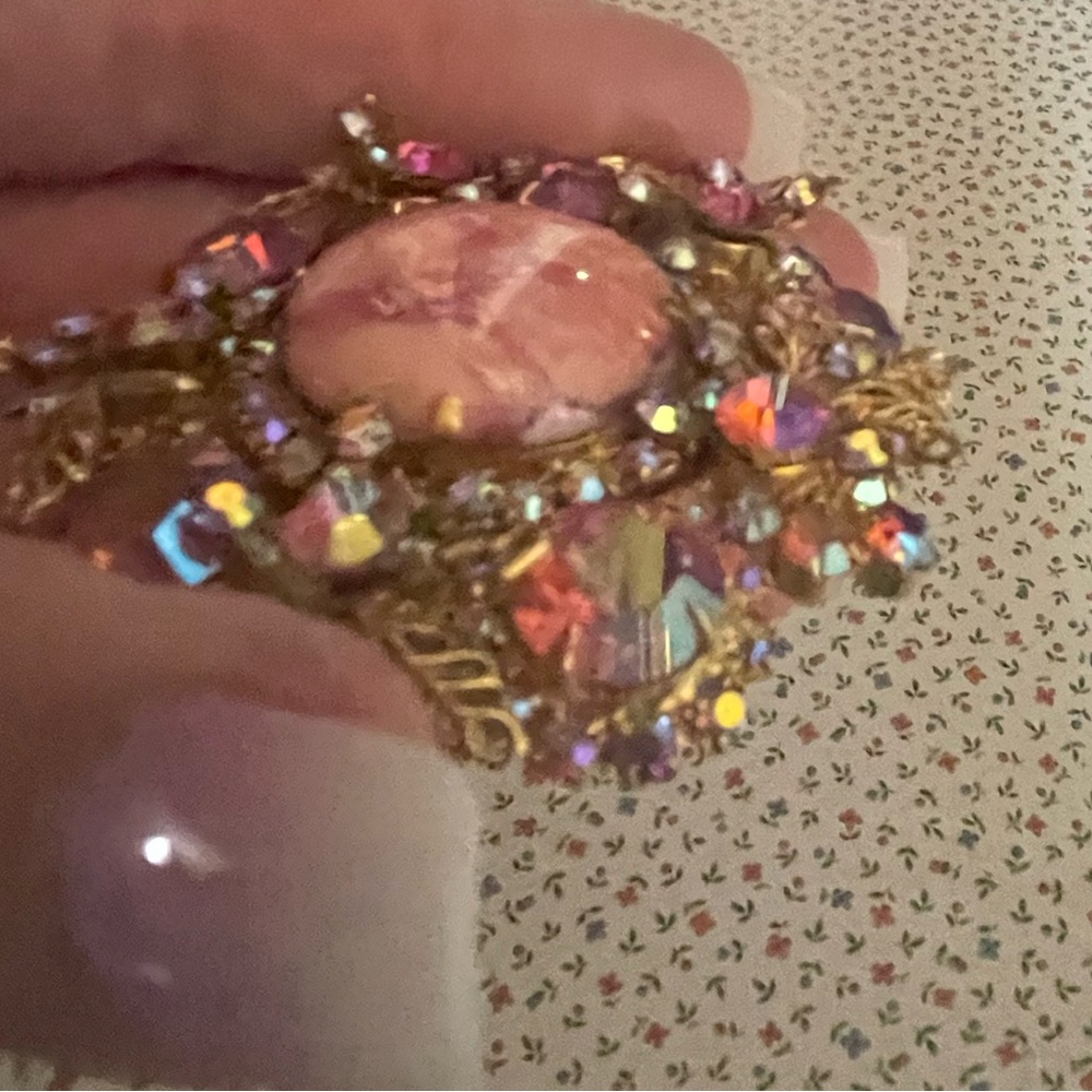 Vintage Juliana Large Pink Marbled Cabochon Aurora Borealis Crystal Brooch - Picture 7 of 9